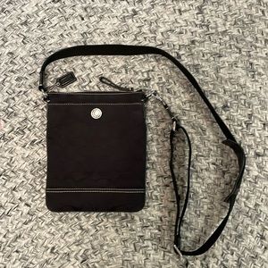🖤 Amazing 🤩 like new vintage black coach Crossbody bag.